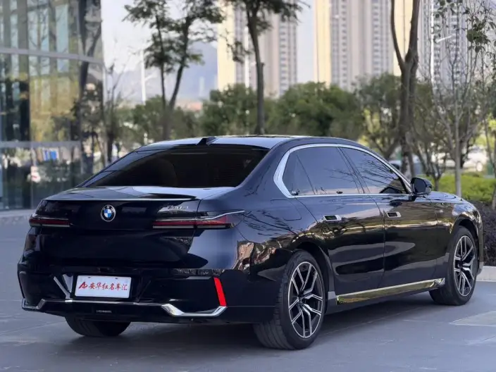 BMW 7 Series 2023 Model 735Li M Sports Set – фото 4