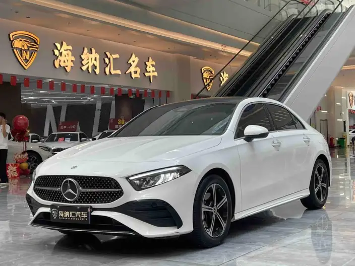 Mercedes-Benz A-class 2025 Model A 200 L Fashion Edition – фото 1