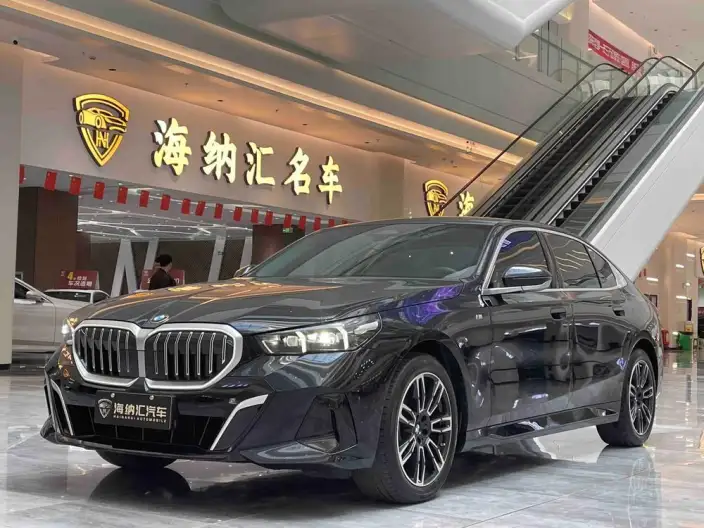 BMW 5 Series 2024 Model 525Li M Sports Set – фото 1