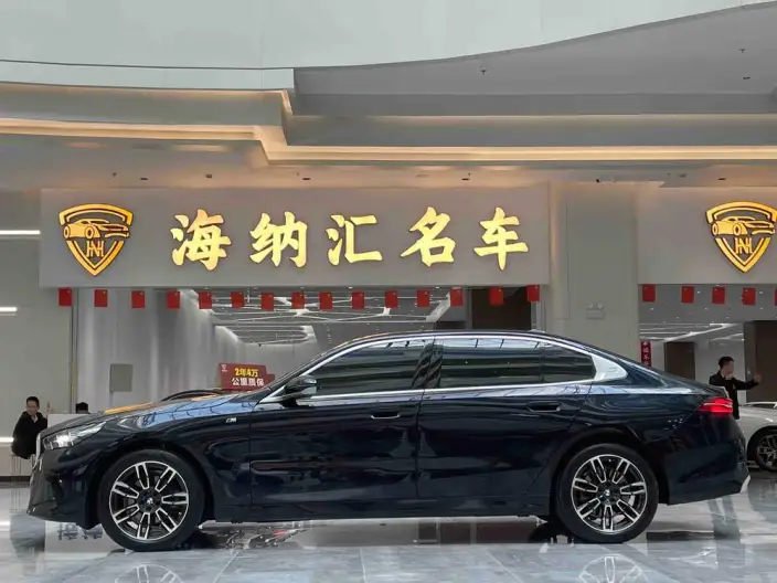 BMW 5 Series 2024 Model 525Li M Sports Set – фото 3