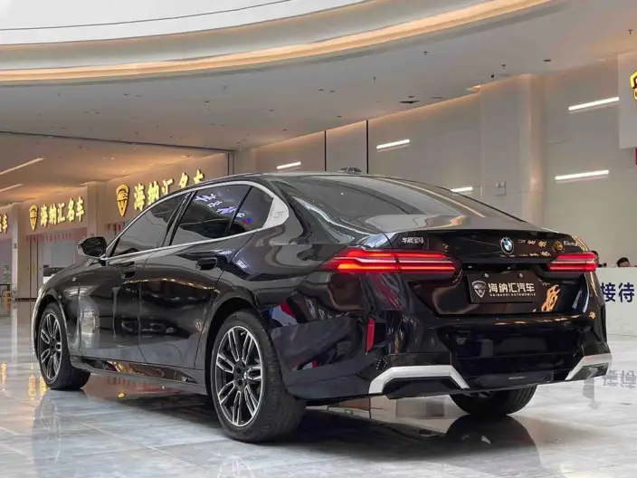 BMW 5 Series 2024 Model 525Li M Sports Set – фото 4