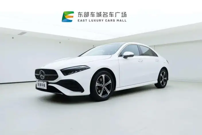 Mercedes-Benz A-class 2023 Model A 200 L Sports sedan Fashion Edition – фото 1