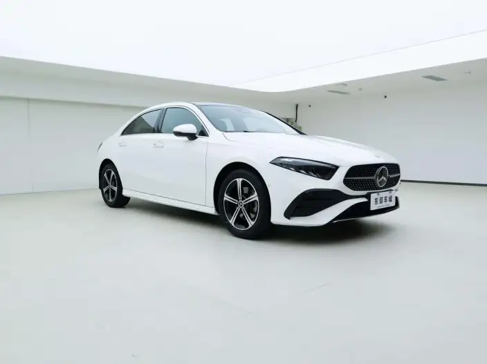 Mercedes-Benz A-class 2023 Model A 200 L Sports sedan Fashion Edition – фото 2