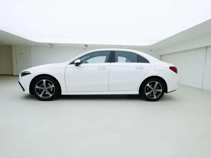 Mercedes-Benz A-class 2023 Model A 200 L Sports sedan Fashion Edition – фото 3