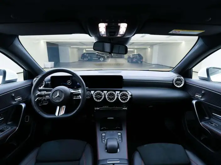 Mercedes-Benz A-class 2023 Model A 200 L Sports sedan Fashion Edition – фото 10