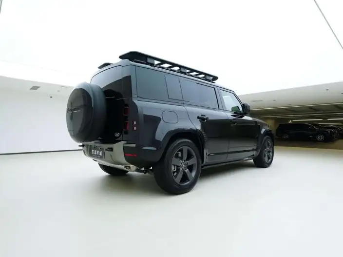 Land Rover Defender 2025 Model 110 3.0T P400 HSE X-Dynamic – фото 7
