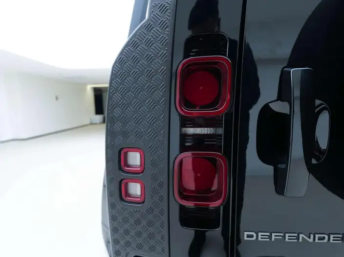 Land Rover Defender 2025 Model 110 3.0T P400 HSE X-Dynamic – фото 10