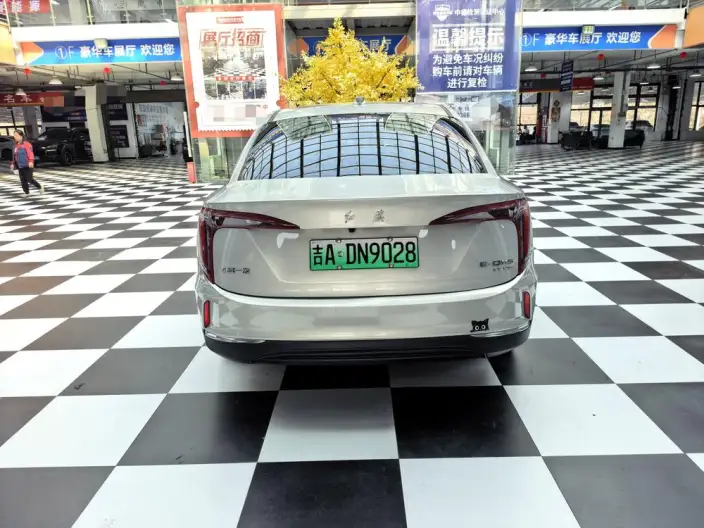 Hongqi E-QM5 2024 Model 610KM PLUS Edition 100kW – фото 5