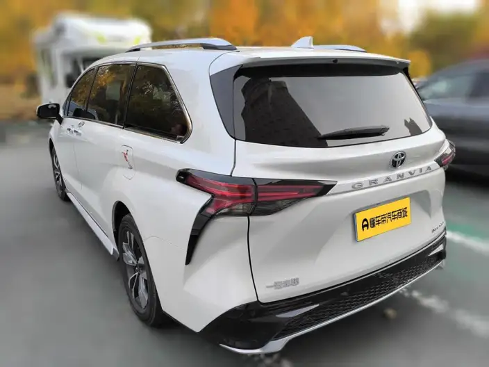 Granvia 2024 Model Intelligent Hybrid 2.5L 4WD Noble PLUS Edition – фото 4