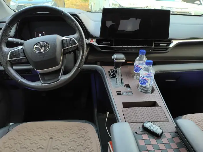 Granvia 2024 Model Intelligent Hybrid 2.5L 4WD Noble PLUS Edition – фото 5