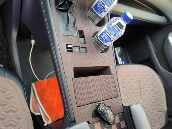 Granvia 2024 Model Intelligent Hybrid 2.5L 4WD Noble PLUS Edition – фото 9