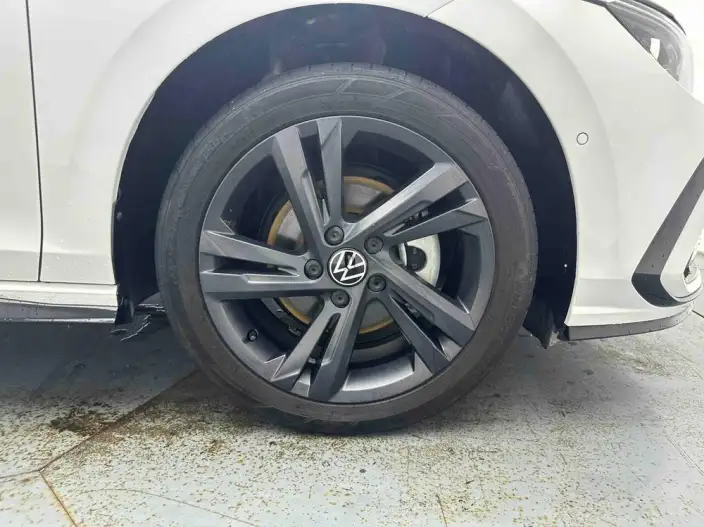 Volkswagen Golf 2023 Model 280TSI DSG R-Line Lite – фото 6