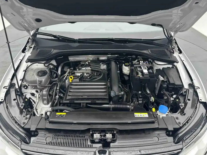 Volkswagen Golf 2023 Model 280TSI DSG R-Line Lite – фото 7