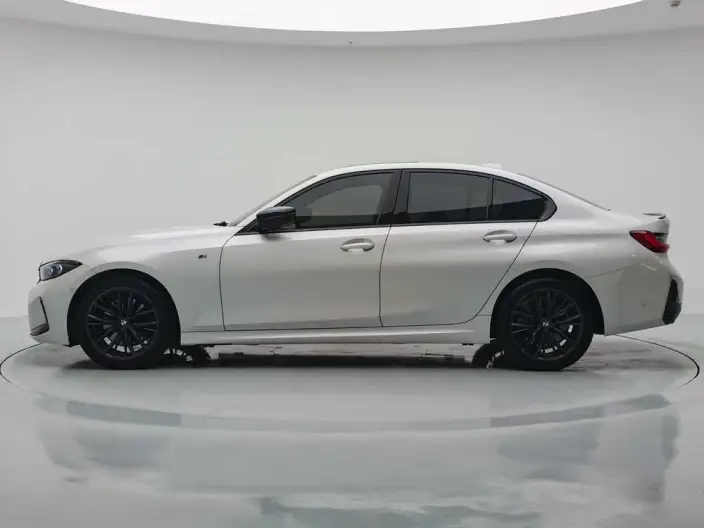 BMW 3 Series 2023 Model 330i M Sports Night Set – фото 4