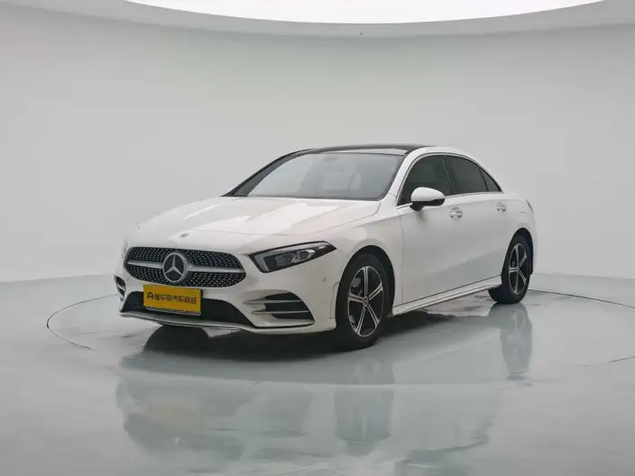 Mercedes-Benz A-class 2023 Model A 200 L Sports sedan Fashion Edition – фото 1