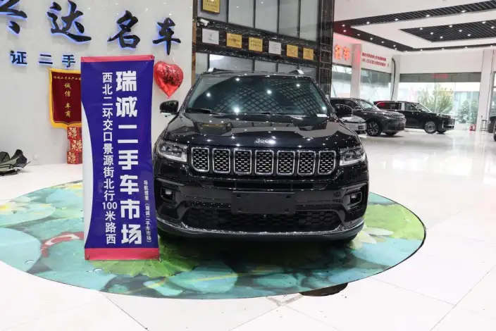 Grand Commander 2022 Model 2.0T 4WD Deluxe Edition – фото 2
