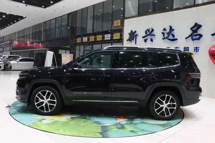 Grand Commander 2022 Model 2.0T 4WD Deluxe Edition – фото 3
