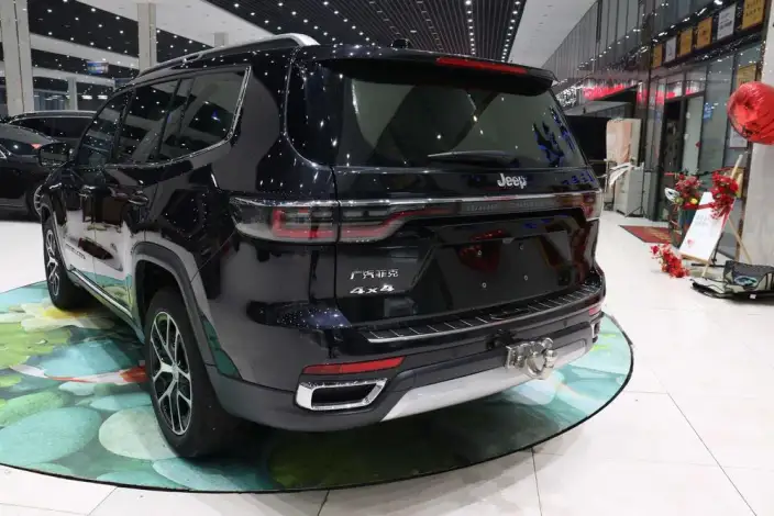 Grand Commander 2022 Model 2.0T 4WD Deluxe Edition – фото 4
