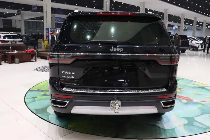 Grand Commander 2022 Model 2.0T 4WD Deluxe Edition – фото 5