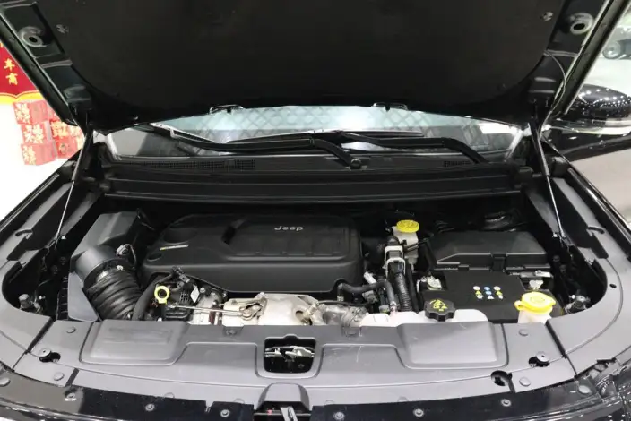 Grand Commander 2022 Model 2.0T 4WD Deluxe Edition – фото 6