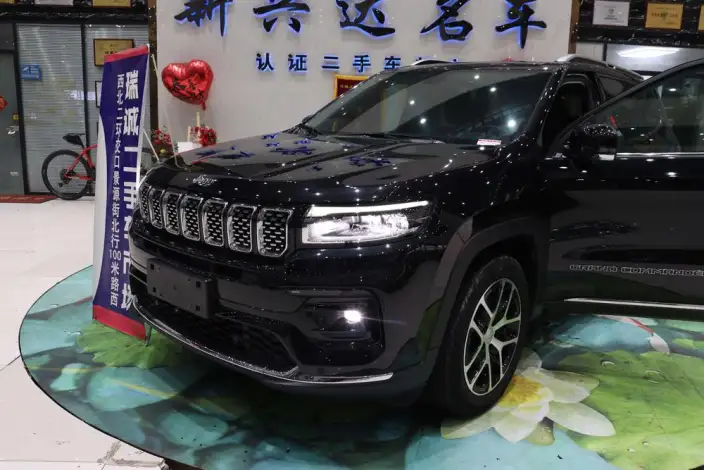 Grand Commander 2022 Model 2.0T 4WD Deluxe Edition – фото 8