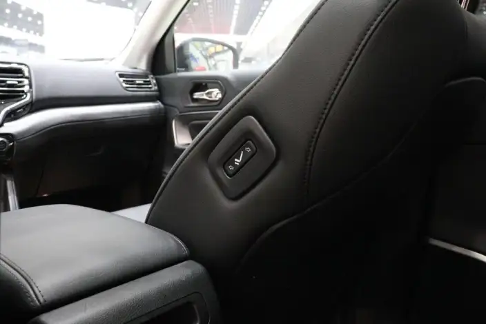 Grand Commander 2022 Model 2.0T 4WD Deluxe Edition – фото 10