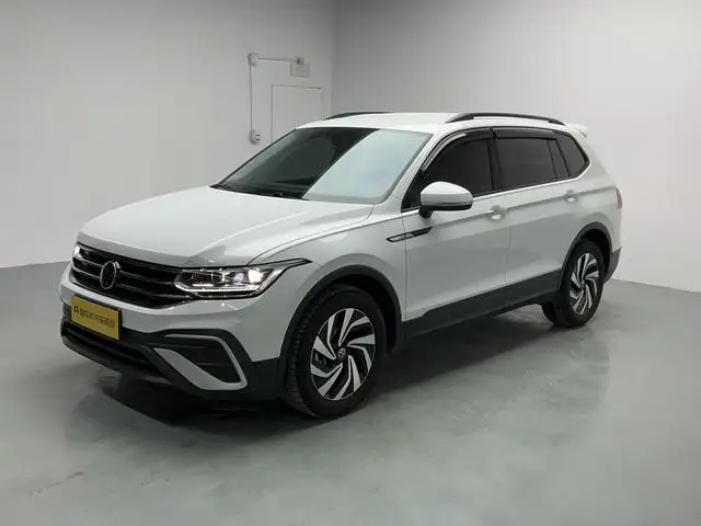 Volkswagen Tiguan L 2023 Model 330TSI 2WD Comfort Edition – фото 1