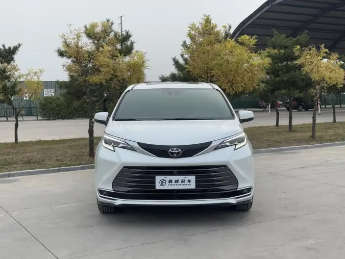 Toyota Sienna 2024 Model Hybrid 2.5L 4WD Premium Edition