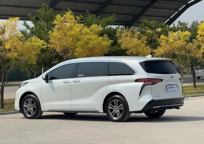 Toyota Sienna 2024 Model Hybrid 2.5L 4WD Premium Edition