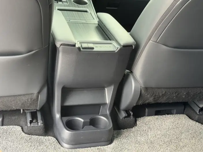 Toyota Sienna 2024 Model Hybrid 2.5L 4WD Premium Edition – фото 8