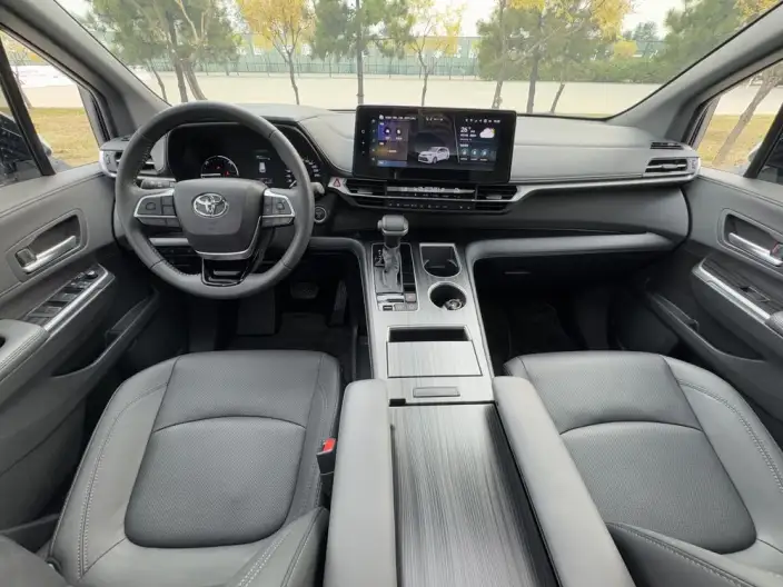 Toyota Sienna 2024 Model Hybrid 2.5L 4WD Premium Edition – фото 9