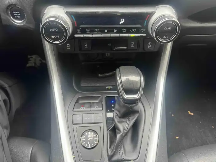 Toyota RAV4 2023 Model 2.0L CVT 2WD 20th Anniversary Platinum Memorial Edition – фото 8