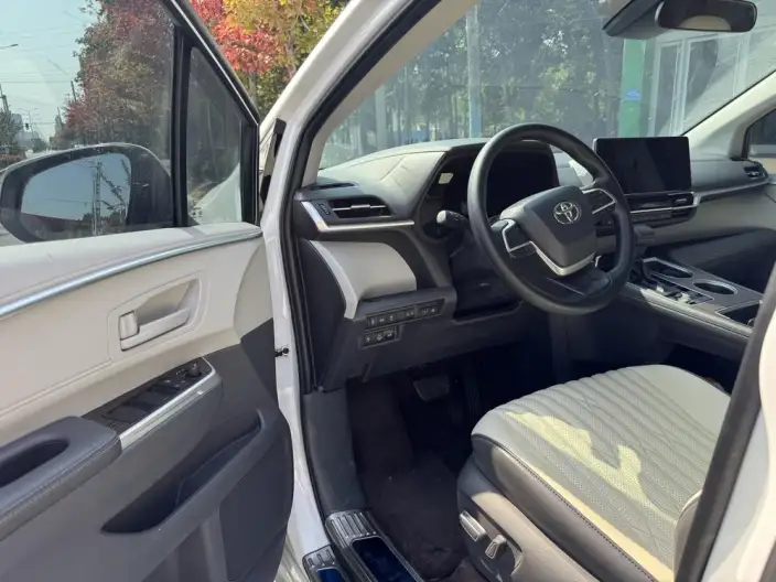 Toyota Sienna 2024 Model Hybrid 2.5L Comfort Edition – фото 10