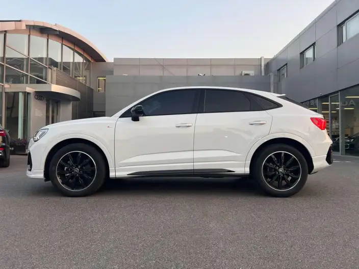 AUDI Q3 Sportback 2022 Model 40 TFSI Fashion Model