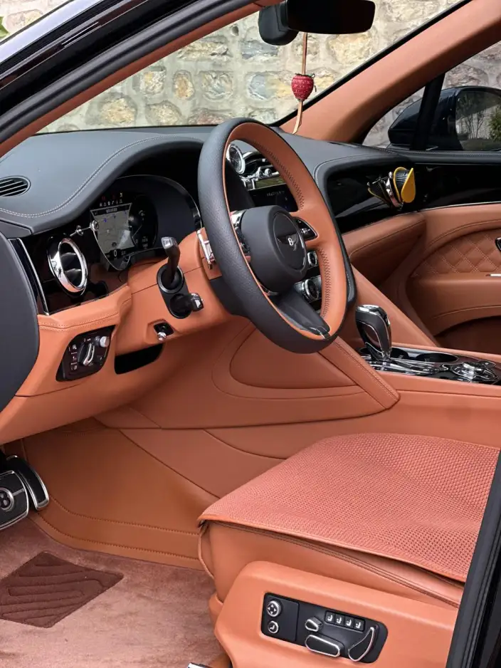 Bentayga 2022 Model 4.0T V8 – фото 9