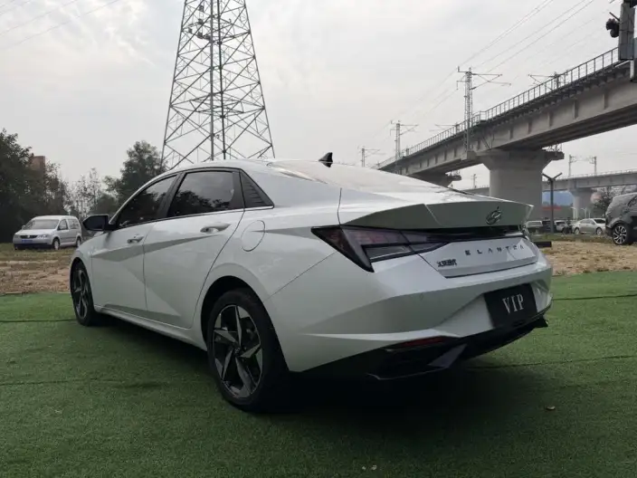 Hyundai Ioniq 2022 Model 1.5L CVT GLX Elite Edition – фото 5