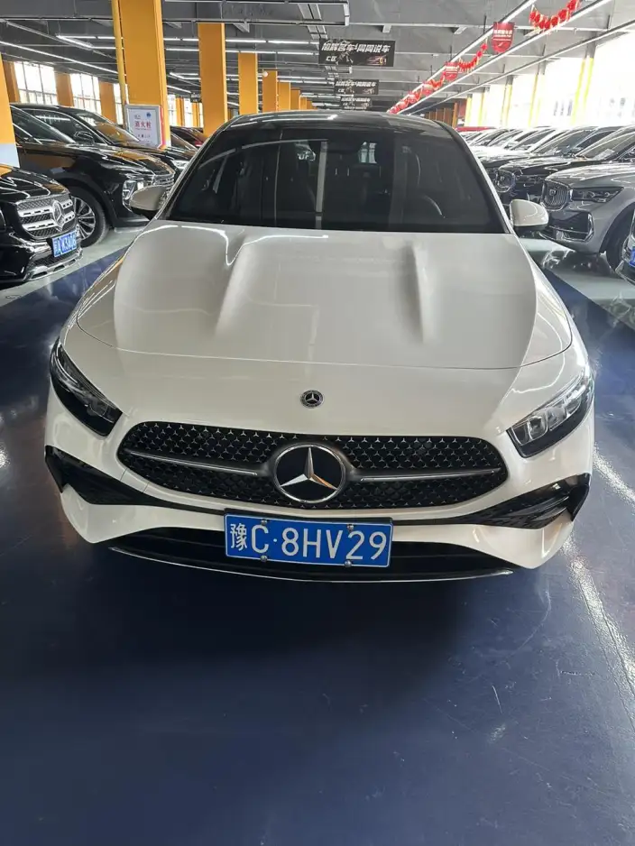 Mercedes-Benz A-class 2023 Model A 200 L Sports sedan Fashion Edition – фото 2