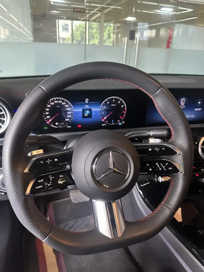Mercedes-Benz A-class 2023 Model A 200 L Sports sedan Fashion Edition – фото 8