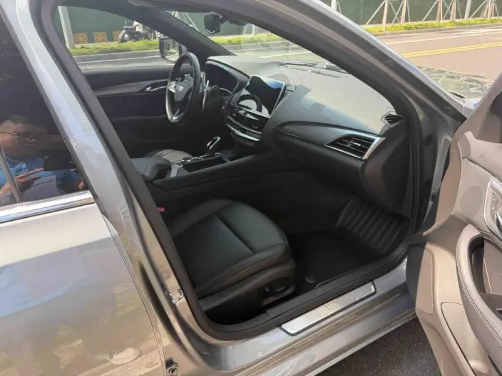 Cadillac CT5 2023 Model 28T Luxury Model Standard Edition – фото 5