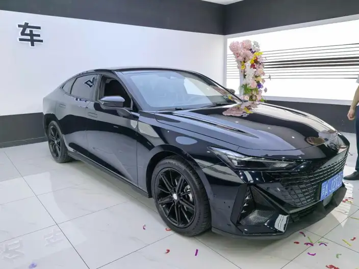 Changan UNI-V 2023 Model 1.5T Noble Model