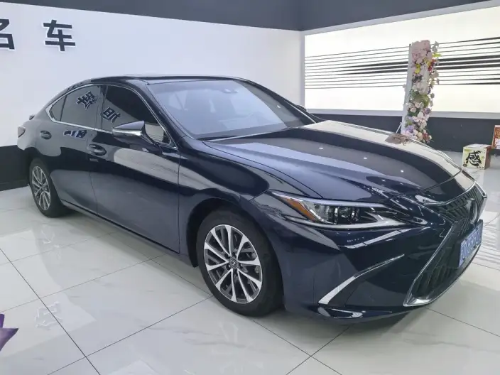 Lexus ES 2022 Model 300h Superior Edition