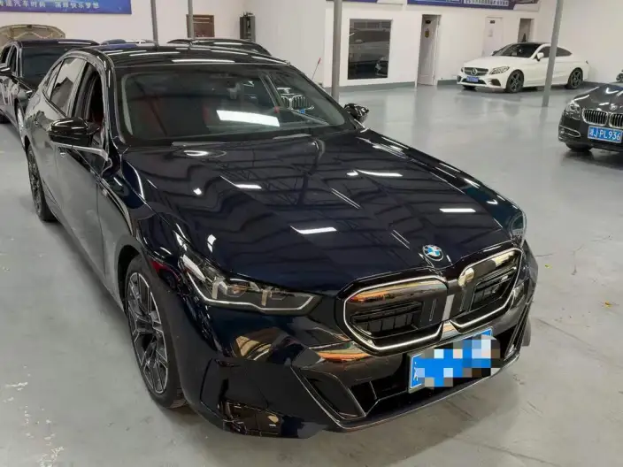 BMW 5 Series 2025 Model 530Li Exclusive Model M Sports Set