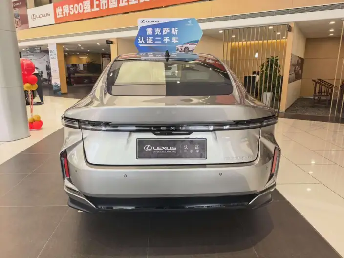 Lexus ES 2026 Model 300h – фото 5