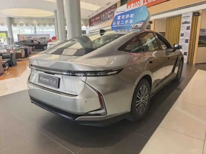 Lexus ES 2026 Model 300h – фото 6