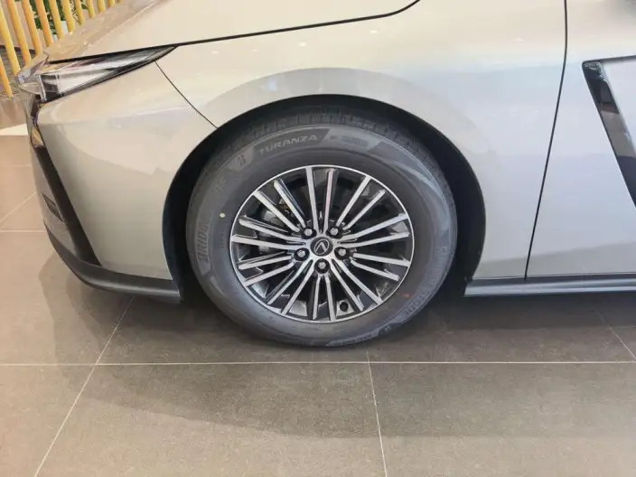 Lexus ES 2026 Model 300h – фото 7