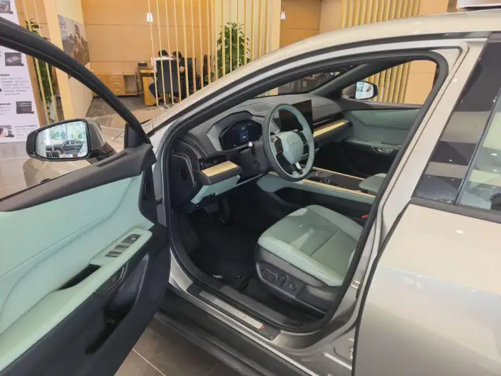 Lexus ES 2026 Model 300h – фото 10