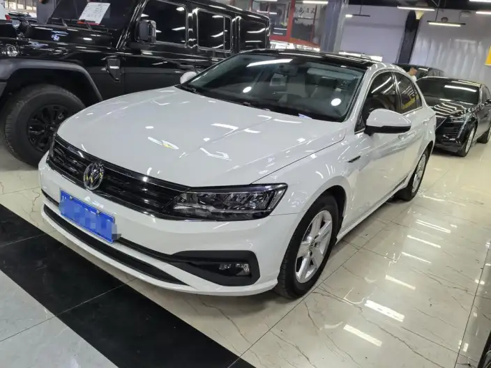 Volkswagen Lamando 2021 Model 230TSI DSG Fashion edition – фото 1