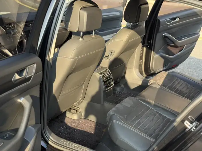 Volkswagen Magotan 2021 Model 330TSI DSG 30th Anniversary Memorial Edition – фото 9