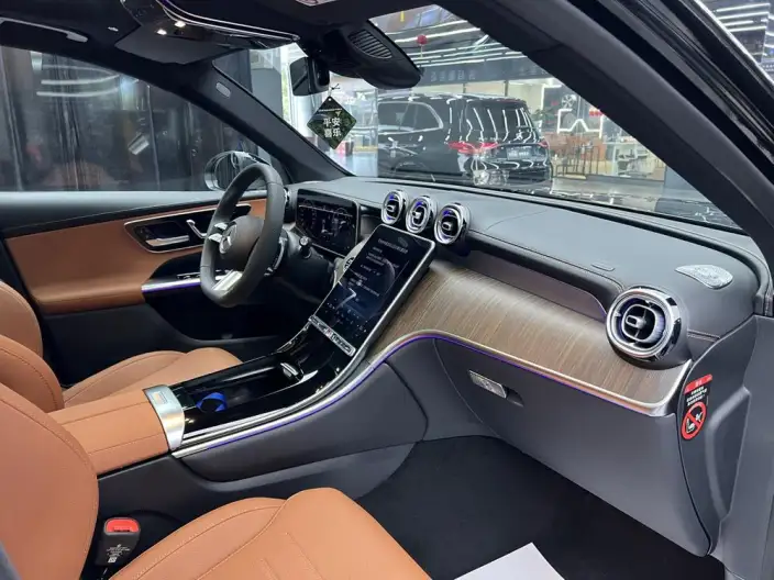 Mercedes-Benz GLC 2025 Model Facelift GLC 300 L 4MATIC Dynamic Model 5 seat – фото 7