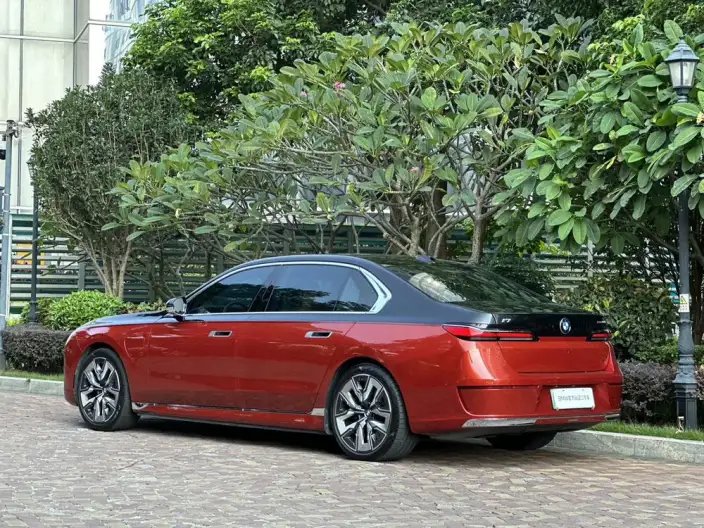 BMW i7 2023 Model xDrive60L Luxury Set – фото 5
